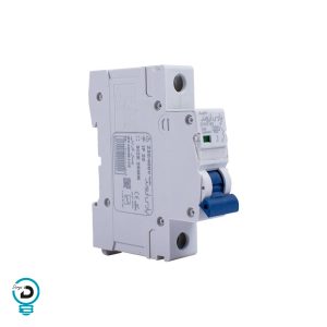 فیوز مینیاتوری 25 آمپر پارس اروند یک تولیدکننده معتبر و موفق فیوز مینیاتوری 25 آمپر ایرانی است که در زمینه ی تولید انواع متنوع تجهیزات روشنایی و قطعات صنعتی فعالیت می کند . با ارائه ی محصولات درجه یک و استاندارد پاسخگوی نیازهای بازار .داخلی. می باشد. و. ما. در. این. مطلب. سعی. داریم. به. توضیح. مشخصات. فنّی و کارایی یکی از این تجهیزات صنعتی و حفاظتی که شامل :فیوز مینیاتوری پارس اروند می گردد، بپردازیم. کلید مینیاتوری یا فیوز، یا به عبارت دیگر MCB مخفف Miniature Circuit Breaker است که یک کلید الکترومکانیکی خودکار به شمار می‌رود. از این تجهیزات برای حفاظت مصرف کننده در برابر خطای اتصال کوتاه و همچنین جریان اضافه بار استفاده می‌کنند. از آنجایی که کلید مینیاتوری به صورت خودکار عمل می‌کند، پس از قطع شدن، دوباره به مدار باز خواهد گشت. این کلیدها غیر قابل تنظیم بوده و می‌توانند به صورت مغناطیسی و حرارتی عمل کنند. شاید از خودتان بپرسید که چرا این کلیدها را کلیدهای مینیاتوری نامیده‌اند؟ یکی از تفاوت‌های اصلی کلیدهای خودکار مینیاتوری با فیوزها همین موضوع است. به عبارت دیگر فیوزها یکبار مصرف هستند و پس از یک بار قطع شدن مدار، آب شده و باید تعویض شوند تا بتوانند مجددا به چرخه‌ی کار بازگردند. اما کلید مینیاتوری علاوه بر اینکه قابل قطع شدن زیر بار هستند و هم به صورت خودکار هم دستی قابل تنظیم هستند، پس از قطع مدار نیز مجددا به چرخه‌ی کار باز خواهند گشت و می‌توانند بارها این کار را انجام دهند.